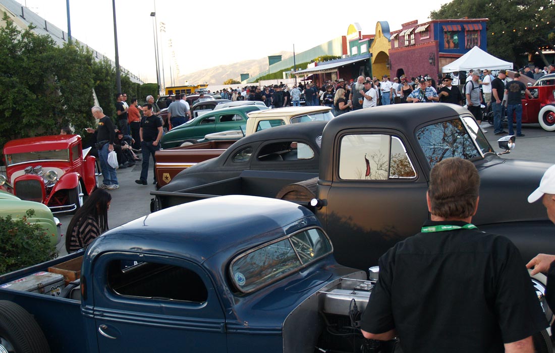 Cars and crowd at Grand National Roadster Show Drive In