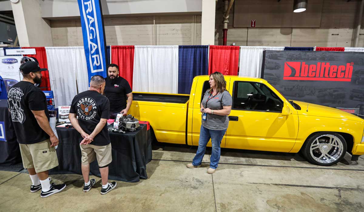 sa-vendor-entry Cars and crowd at Grand National Roadster Show Drive In